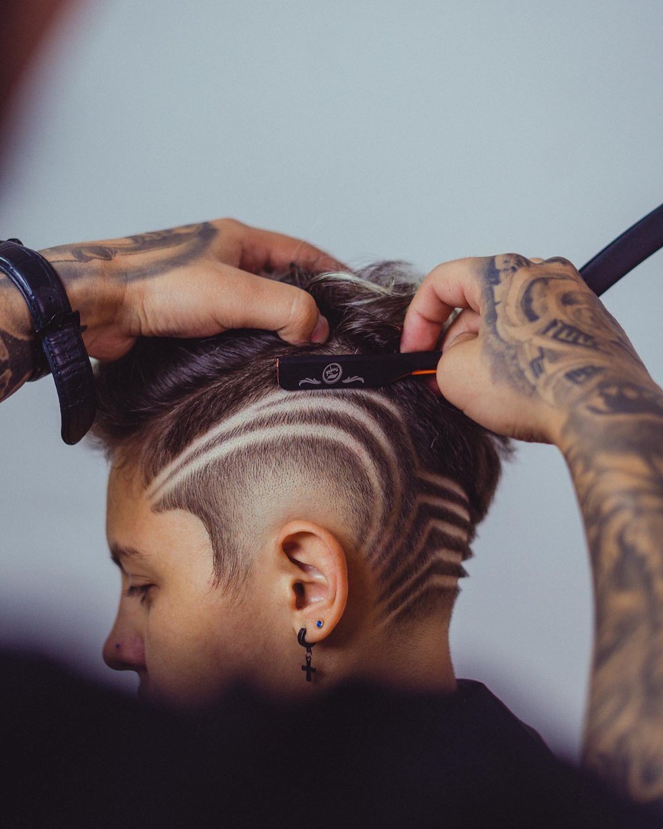 RoldaUSA's tweet photo. Hair color and design with our professional products! ⚫️🟠🟡
#roldacolombiaambassador #teamrolda #roldausa #haircolor #hairstyle #style #barberlife #hairdesign #barber https://t.co/2VXkJ7swV2