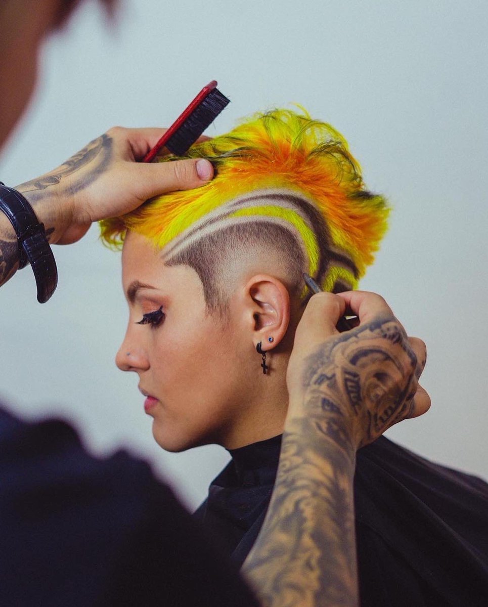 RoldaUSA's tweet photo. Hair color and design with our professional products! ⚫️🟠🟡
#roldacolombiaambassador #teamrolda #roldausa #haircolor #hairstyle #style #barberlife #hairdesign #barber https://t.co/2VXkJ7swV2