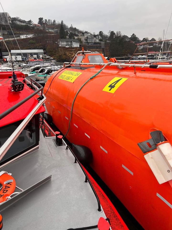 NSSR's tweet photo. #rsrkmongstad #RS135 #RSkapteinnygaard #dolvik #wintershalldea #rsrkbergen
Slepeoppdrag, ein livbåt til Brage plattformen skulle slepast ifrå Ølven i Hardanger via Dolvik i bergen til Kilstraumen i Austrheim! https://t.co/cXc2K5QSHu
