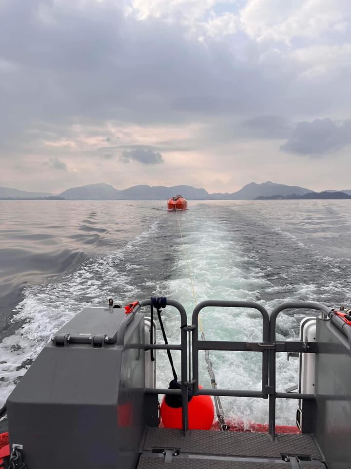 NSSR's tweet photo. #rsrkmongstad #RS135 #RSkapteinnygaard #dolvik #wintershalldea #rsrkbergen
Slepeoppdrag, ein livbåt til Brage plattformen skulle slepast ifrå Ølven i Hardanger via Dolvik i bergen til Kilstraumen i Austrheim! https://t.co/cXc2K5QSHu