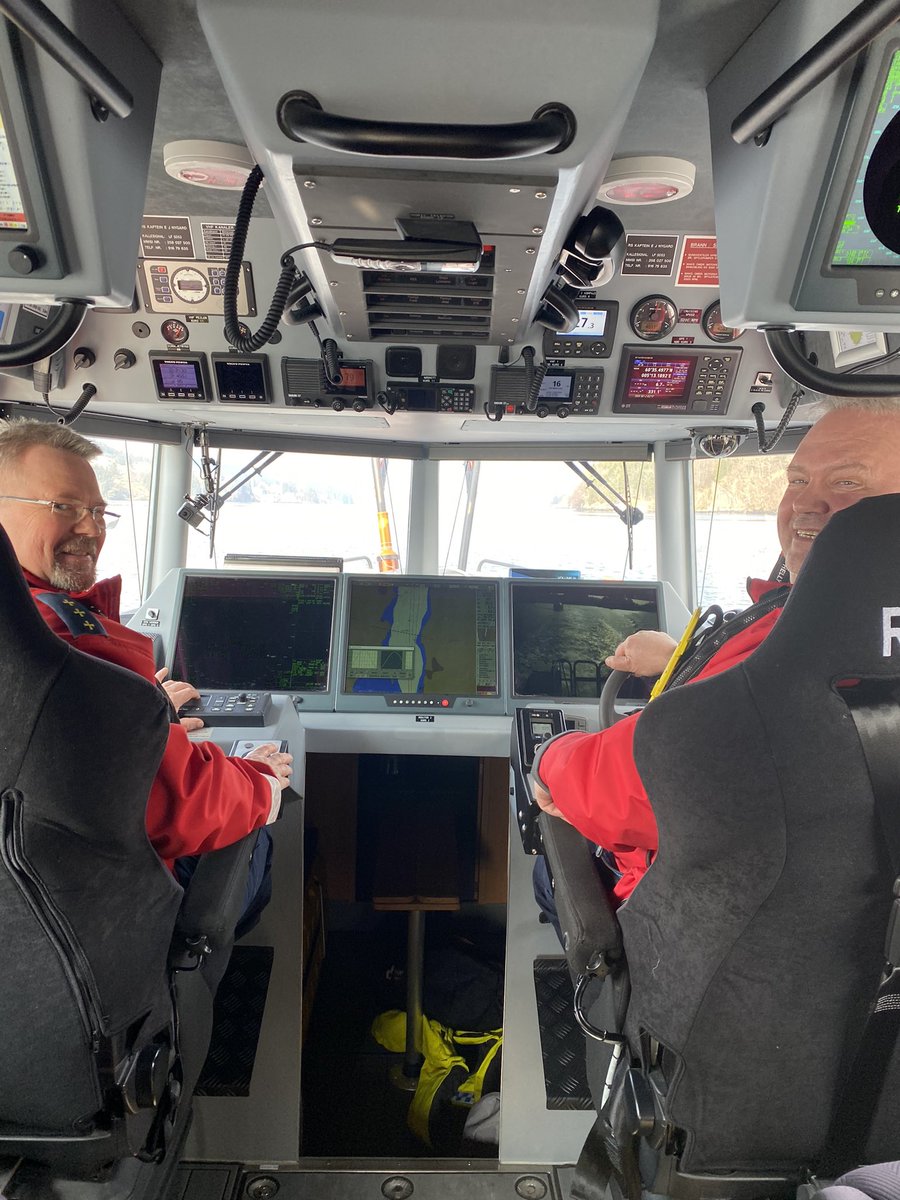 NSSR's tweet photo. #rsrkmongstad #RS135 #RSkapteinnygaard #dolvik #wintershalldea #rsrkbergen
Slepeoppdrag, ein livbåt til Brage plattformen skulle slepast ifrå Ølven i Hardanger via Dolvik i bergen til Kilstraumen i Austrheim! https://t.co/cXc2K5QSHu