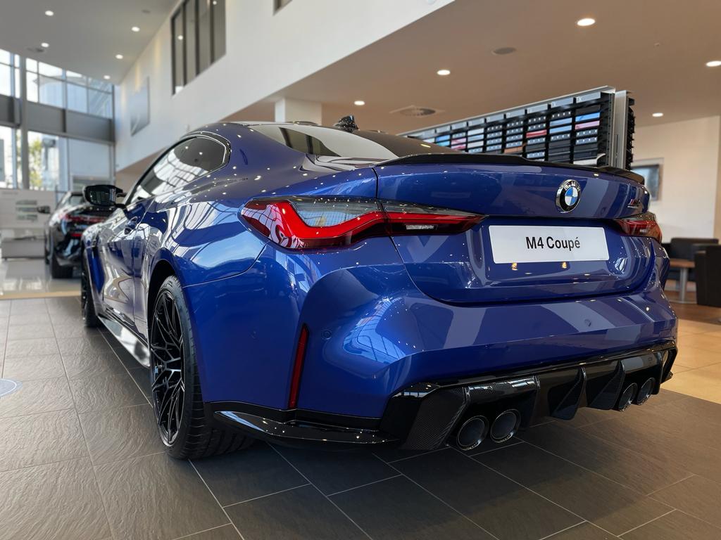 The BMW 4 Series Coupé M models offer a fascinating combination of aesthetics, character and typical M athleticism. 

#BMW #MCompetition #CarsWithoutLimits