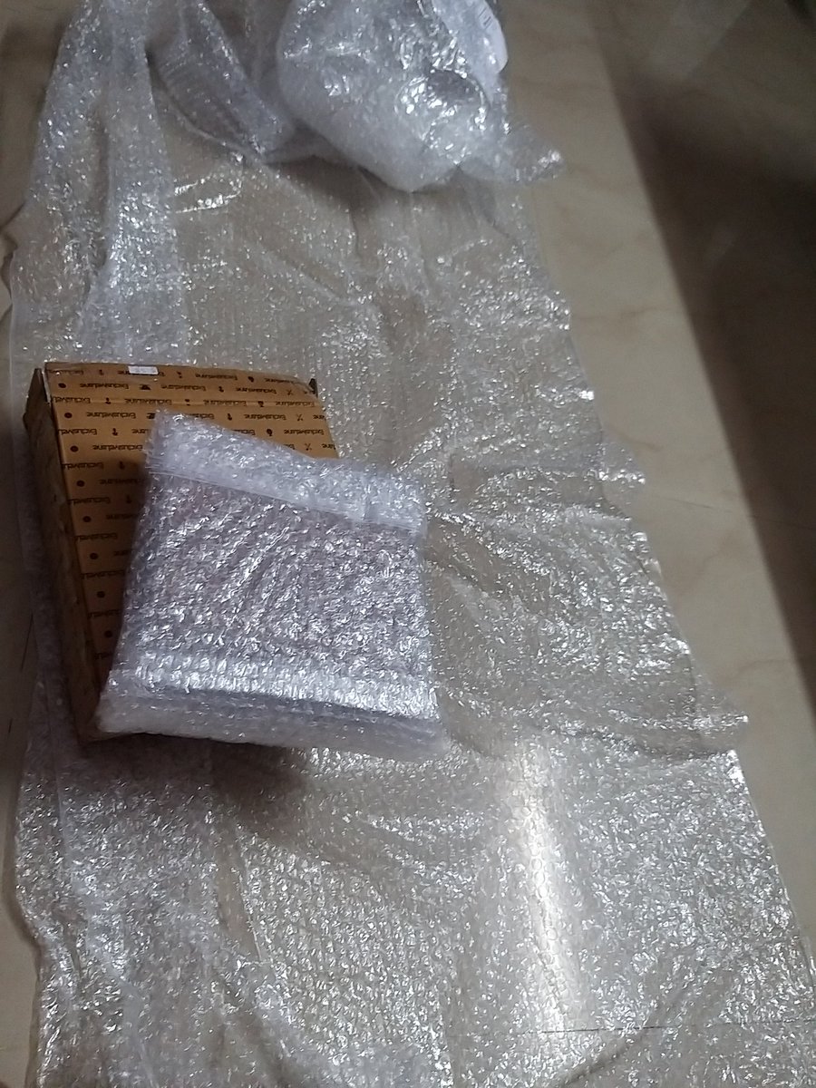 brs152002's tweet photo. Off late ordered few things from @UrbanLadder. While they showed a lot of care for product, deeply pained to see amount if plastic warping it has. It will take years to remove my CO2 footprint with this 😭 #urbanladder #carbonfootprint #bad #packaging https://t.co/UimG1MKBWK