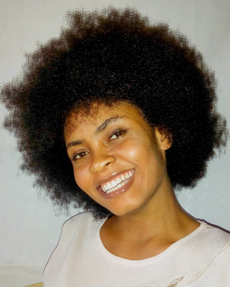 NaturalOmaa's tweet photo. I rarely let my fro out. But today is an exception. My fro is all out for your viewing pleasure😍💚 https://t.co/ZPyTqgQaDZ
