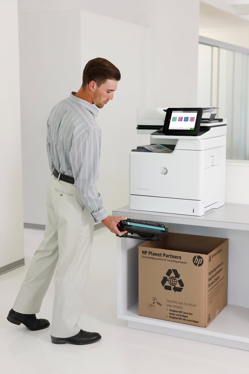 innovativeos's tweet photo. Take pride in printing sustainably. Original HP Cartridges help you conserve resources when printing and are easy to recycle when empty. Shop Original HP today by visiting https://t.co/lXFm0l8KuJ
.
.
#Innovative #Office #Solutions #HP #OriginalHP #PlanetPartners #Sustainability https://t.co/8RMooKD0rM