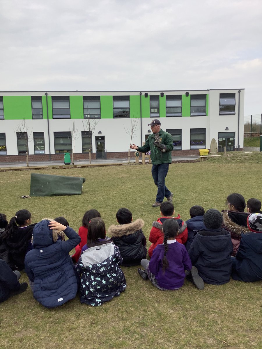 olive__preston's tweet photo. Year 2 had a great time learning about owls. #MakingLearningComeAlive #English #NonChronologicalReports #Ambition #WeAreSTAR https://t.co/Ed0rfKBUkH