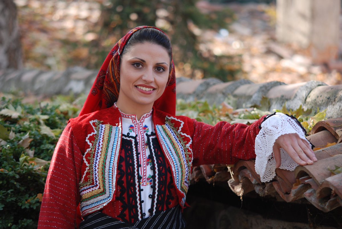 Bulgaria2020's tweet photo. Julia Gatderova is the last of the performers appearing in the Bulgarian pavilion. She will be performing from March 23th till the end of “Expo 2020 Dubai”, every night from 5 pm and 6 pm. #bulgarianpavilion #expo2020dubai https://t.co/YfH1I03PhX