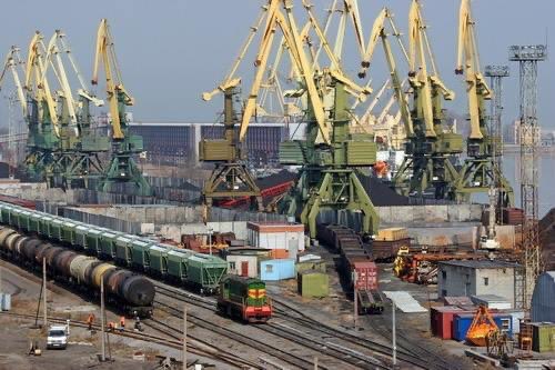 kanalukraine_en's tweet photo. At night, Russian troops attacked the seaport of #Mykolaiv, the Ukrainian Sea Ports Administration reports.

Photo - social media. 

#Ukraine️ #UkraineUnderAttack #UkraineRussianWar #StandWithUkraine #StopPutin #StopWar #StopRussia https://t.co/xFJNPZ7YV3