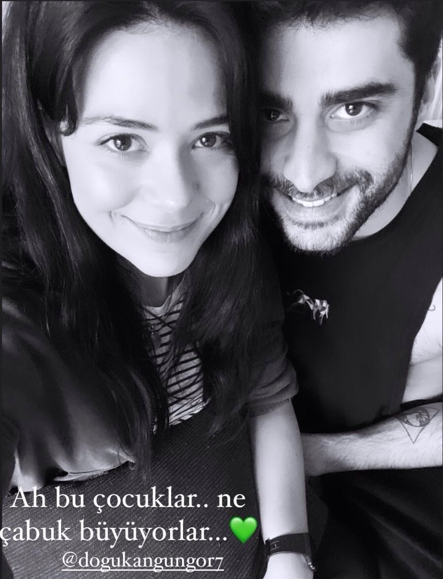 Evrene güzel enerjiyi gönderdik #PelinAbay ve #DoğukanGüngör'den birlikte bir kare geldi. Bunun bir üst enerji leveli aynı dizide başrol oynamak. #SuHam 😍😍