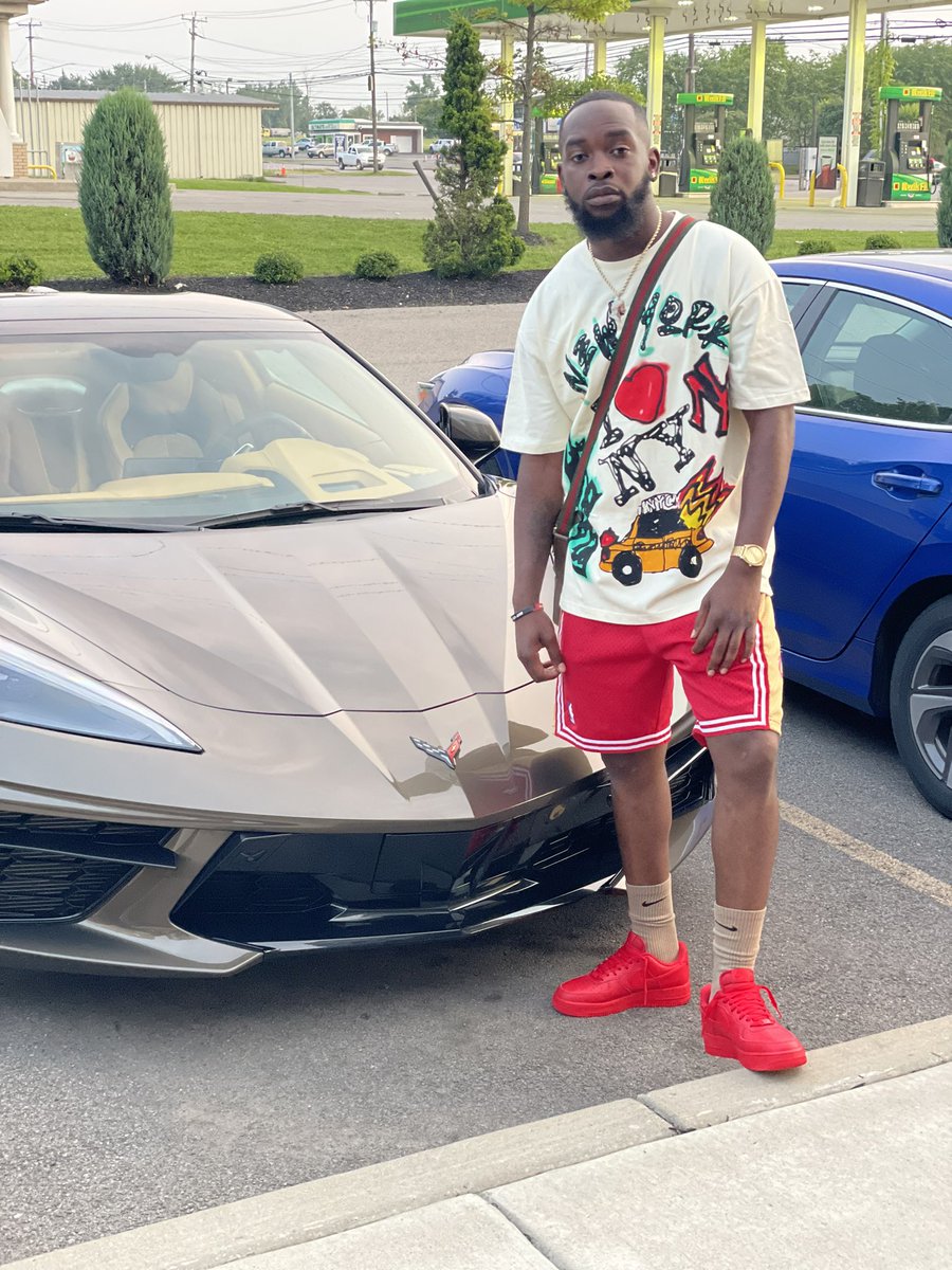 AContradicter_'s tweet photo. In The Rental Bout To Freeze, Don’t Turn Up The Degrees It’s A Brick In The Vet ❗️
-@Stovegodcooks 🤲🏾 

#NoteChasers💫 https://t.co/z6EH1s2vL4