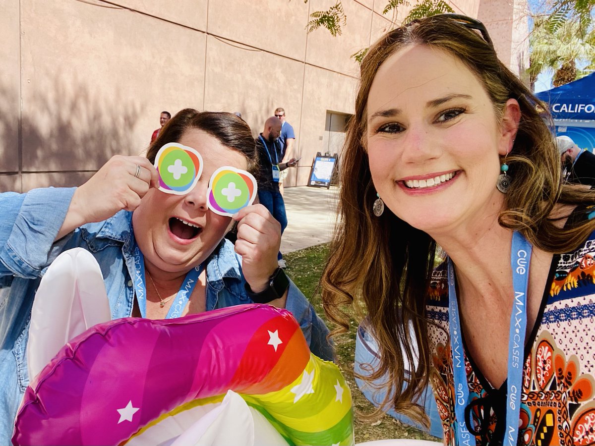 Seeing the @Flipgrid peeps IRL at #SpringCUE was my favie. 💚💚Thank you for all the inspiration and smiles! #CUE22 #weareCUE #FlipgridFever #FlipgridForAll #StudentVoice @annkozma723 @GridPalGeorge 💚💚