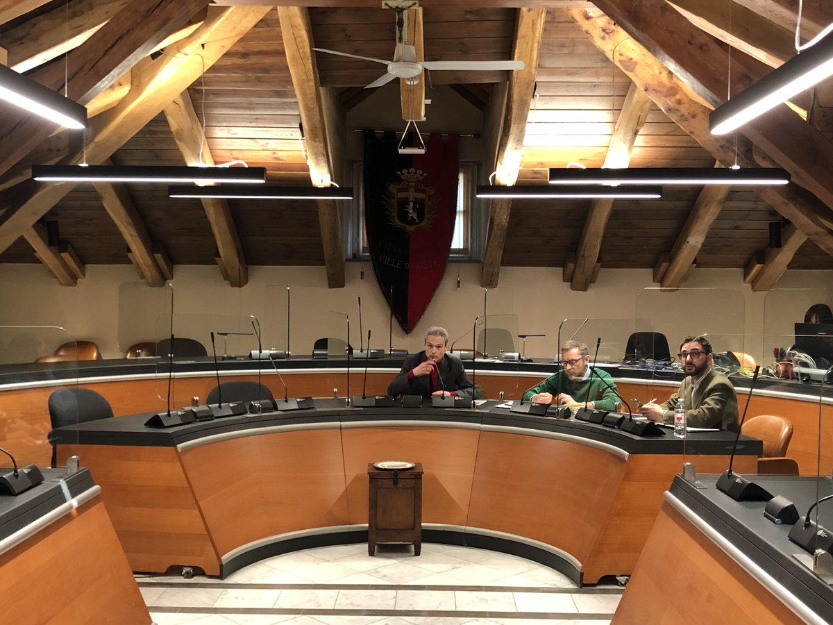 ComunediAosta's tweet photo. Secondo incontro prima dell’avvio del processo di #coprogettazione del Teatro Giacosa e Café du Théâtre. Il @ComunediAosta lavora per fare vivere questo storico luogo di cultura.
@nuti_g @SamueleTedesco 
#teatrogiacosa https://t.co/YLlWqqqp76