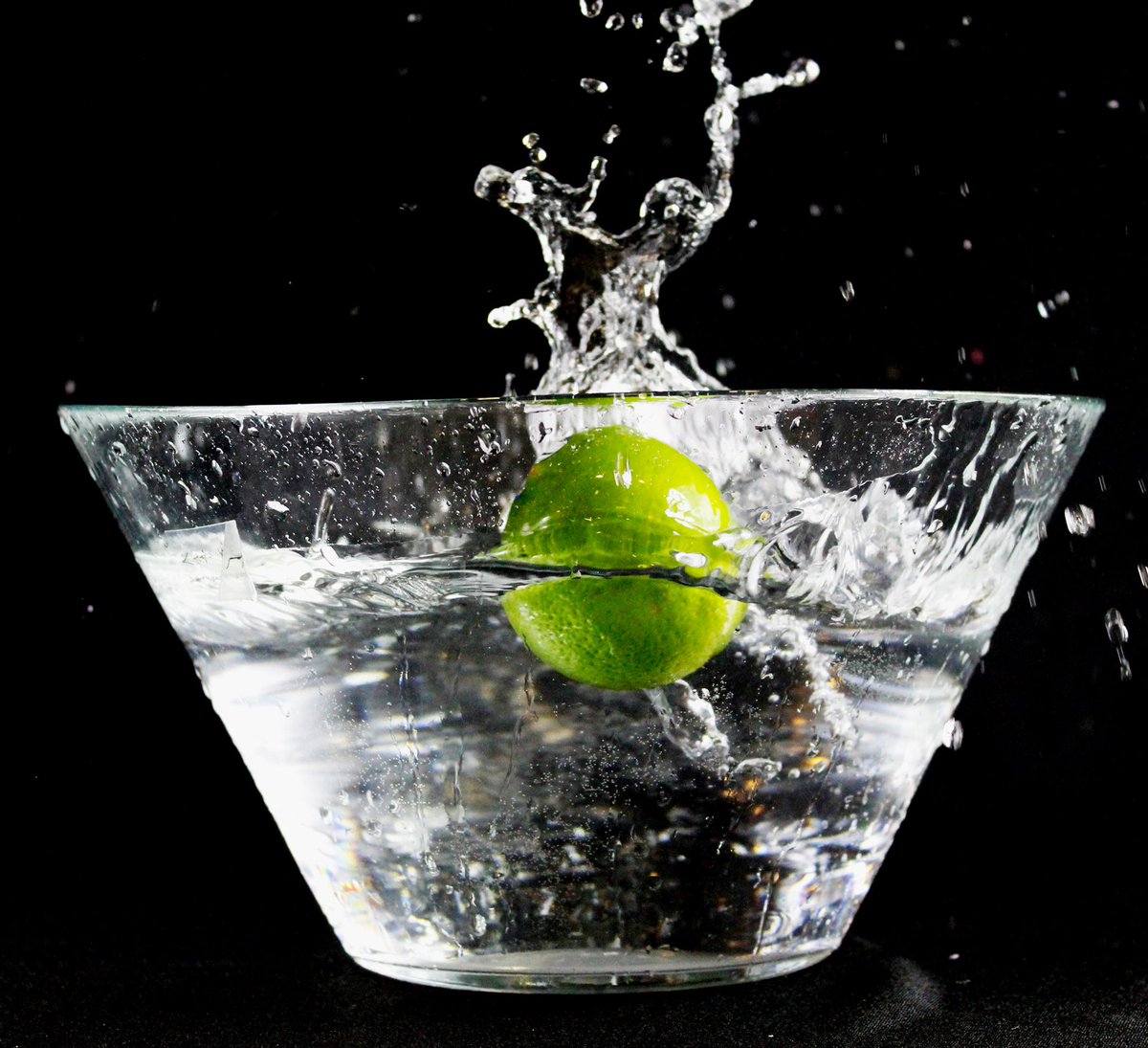 RIH_ART_DEPT's tweet photo. #fruitdrop #splashphotography #fastshutter #photography2 https://t.co/moY8uEtyab