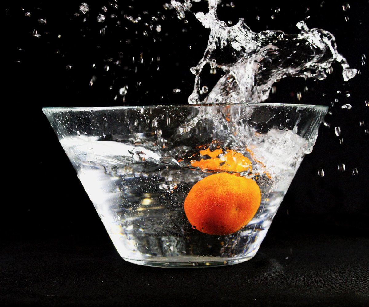 RIH_ART_DEPT's tweet photo. #fruitdrop #splashphotography #fastshutter #photography2 https://t.co/moY8uEtyab