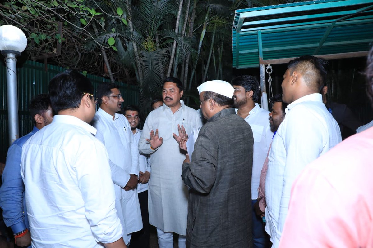 आज मुंबईतील निवासस्थानी पक्ष कार्यकर्त्यांसोबत विविध विषयांवर संवाद साधला.