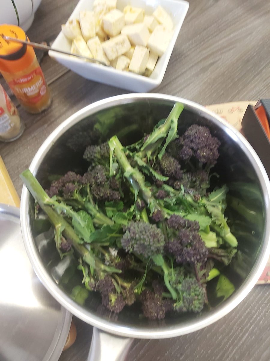 Our garden version of Shakshukka (+ the amazing purple 🥦) yesterday was loved by all 🥳🥳 also growing and identifying new herbs for a medicinal herb patch... this garlic mustard went in lunch 💖
#nature4health
@merseyforest
@faiths4change
@livfoodgrowers