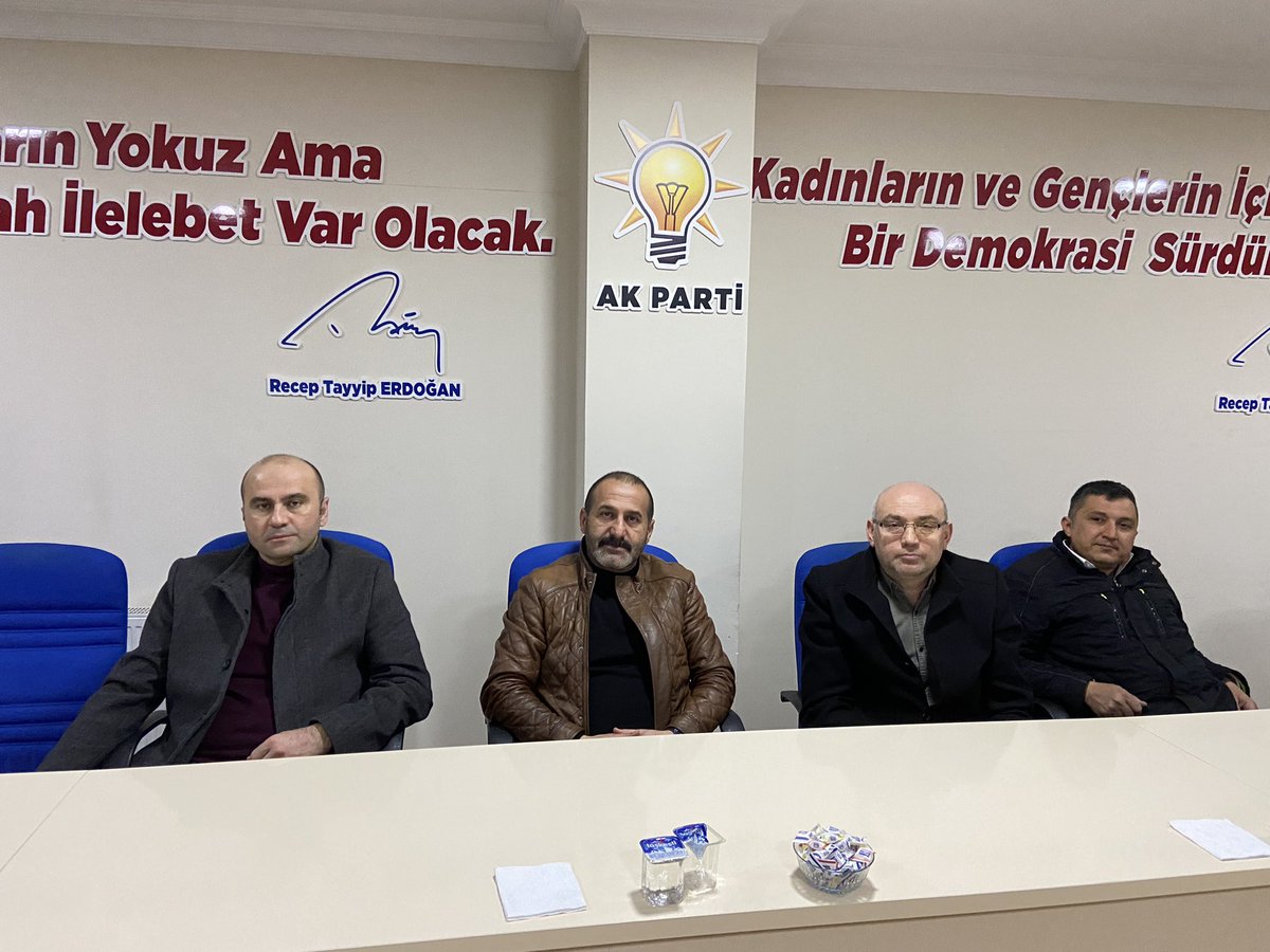 AKDilovasi's tweet photo. Haftalık olağan yönetim kurulu toplantımızı İlçe Başkan Vekilimiz Av. Fevzi Karadaş başkanlığında İl Yöneticimiz M. Fatih İşlek’in katılımı ile gerçekleştirdik.

Alınan kararların hayırlı olmasını temenni ederiz.

#İnandığınYoldaYürü #Dilovası https://t.co/guN9z3dCTU