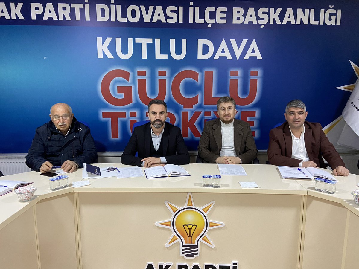 AKDilovasi's tweet photo. Haftalık olağan yönetim kurulu toplantımızı İlçe Başkan Vekilimiz Av. Fevzi Karadaş başkanlığında İl Yöneticimiz M. Fatih İşlek’in katılımı ile gerçekleştirdik.

Alınan kararların hayırlı olmasını temenni ederiz.

#İnandığınYoldaYürü #Dilovası https://t.co/guN9z3dCTU