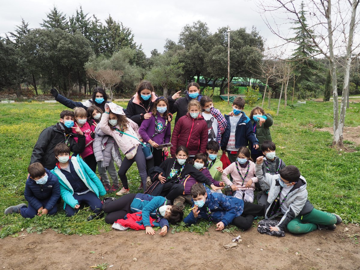 🐺¡Este finde la manada se ha ido de acampada!🐺

La manada preparó unas actividades de misterio 🧐 y cocina 👩‍🍳, avanzaron con la cacería y trabajaron el autoconocimiento. Por supuesto, no faltó la ceremonia de lobatización🐾

¡Se lo han pasado genial!