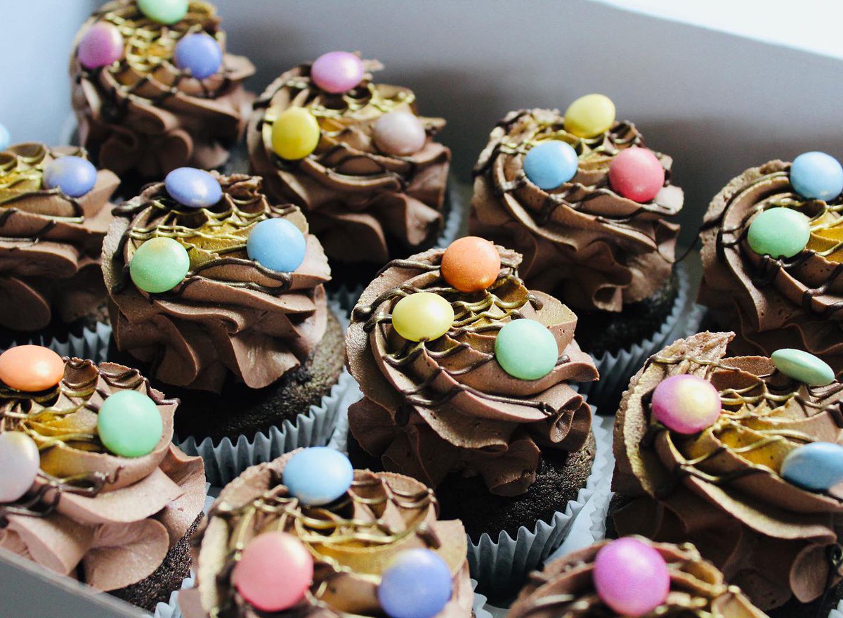 evasayer97's tweet photo. D’you like cake and baked treats?! (Silly question really🤪)
If so you may enjoy browsing some of my latest creations and the odd recipe over on my baking Instagram @theborrowerbakes 
lots of vegan options and savoury bits and bobs too... just follow the trail of sprinkles🌈 https://t.co/mDXxkk67SQ