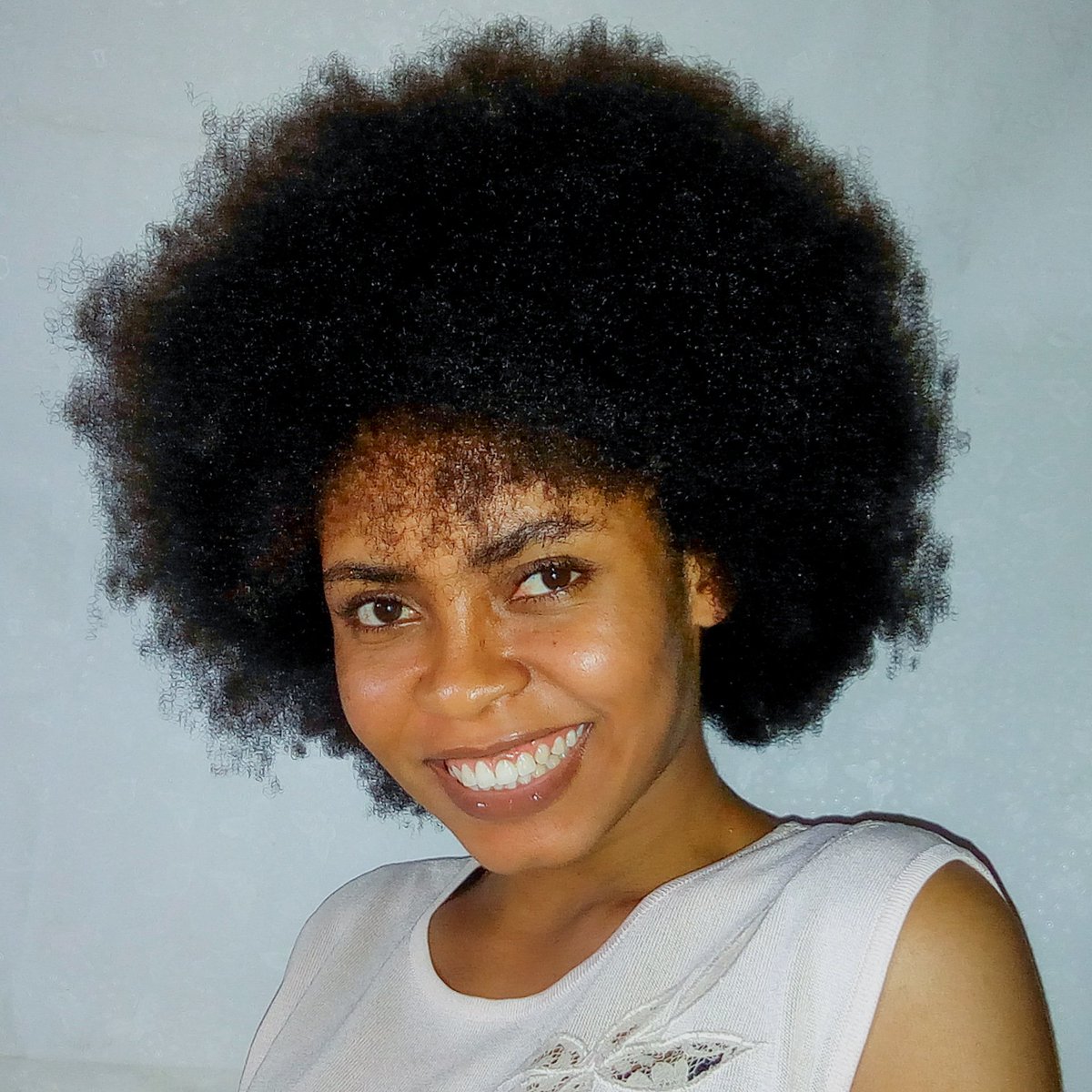 NaturalOmaa's tweet photo. I rarely let my fro out. But today is an exception. My fro is all out for your viewing pleasure😍💚 https://t.co/ZPyTqgQaDZ