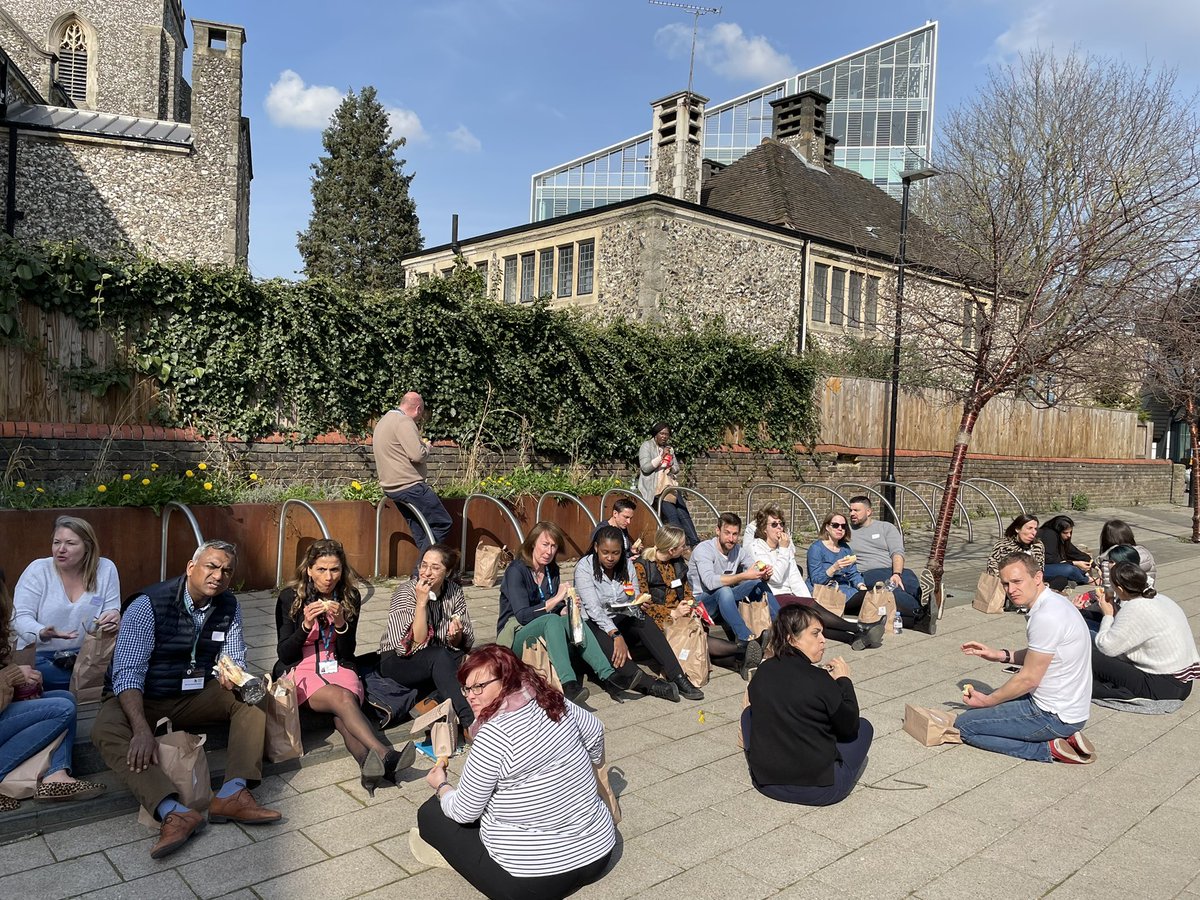 ParticularClock's tweet image. Lunch in the sunshine #2020Programme @frimleyacademy
