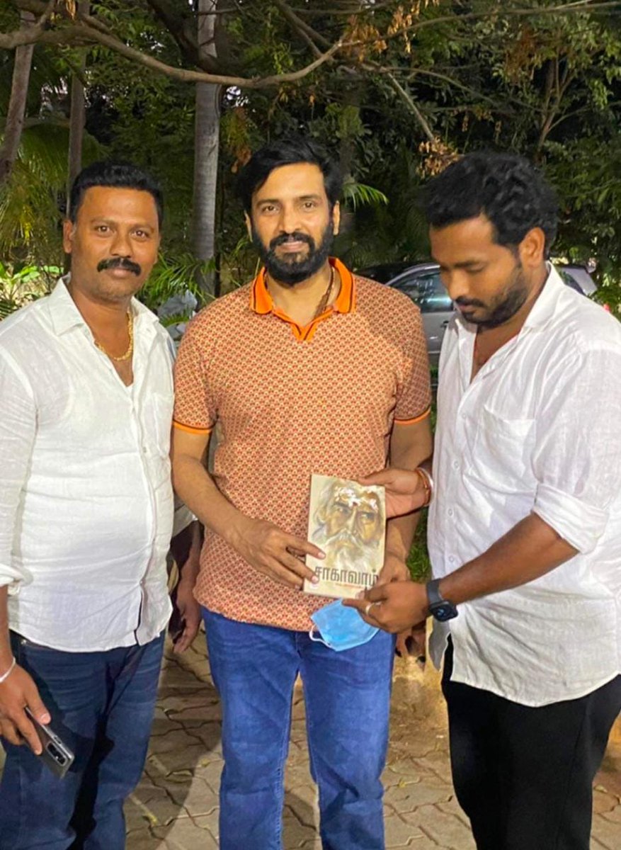 Kowsik_Santa_fc's tweet photo. @iamsanthanam Thalaivar Latest Click😍💥

#Santhanam #AgentKannayiram #GuluGulu https://t.co/ztNyDpgoKv