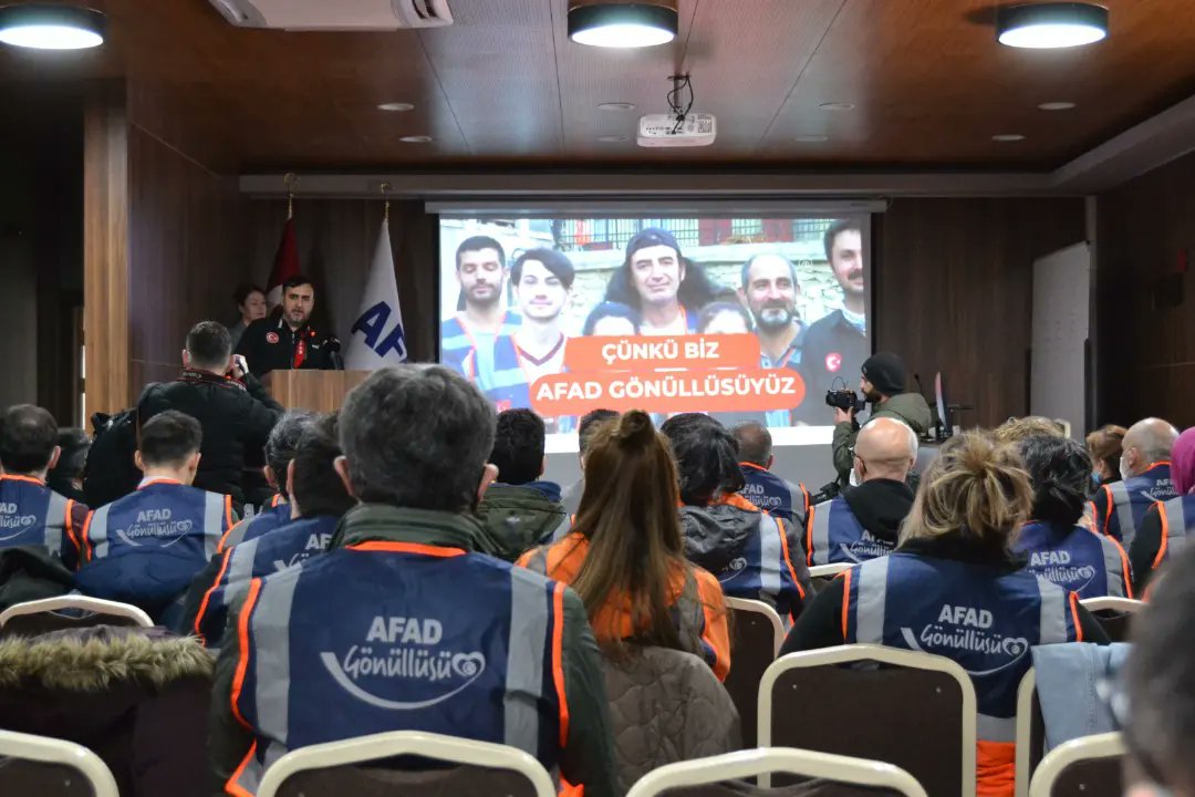 <a href="/AFAD_Samsun/">AFAD SAMSUN</a> ilimizde düzenlenen törende 117 AFAD Gönüllümüzün, Destek AFAD Gönüllüsü kartları Samsun Valisi Sayın Zülkif Dağlı, Vali Yrd. Hasan Öztürk, AFAD Gönüllü ve Bağışçı İlişkileri Dairesi Başkanı M.Akif Can ve AFAD İl Müdürü Levent Uçarlı'nın katılımı ile teslim edildi.