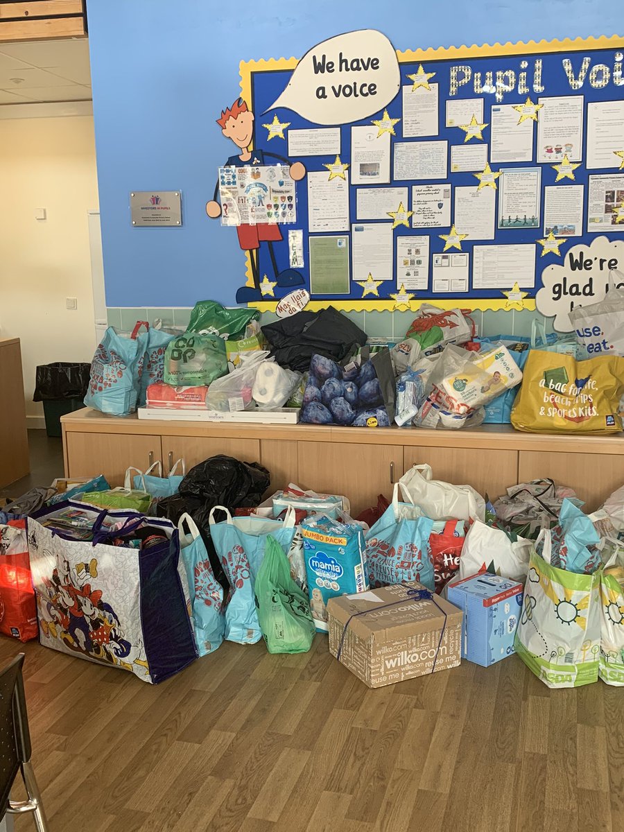 YnysowenPrimary's tweet photo. As a school we would like to say thank you to the local community. We are incredibly grateful for all your fabulous donations for Ukraine. The organisers were blown away by your generosity. Thank you all.  #HelpUkraine https://t.co/TBje6J7FiL