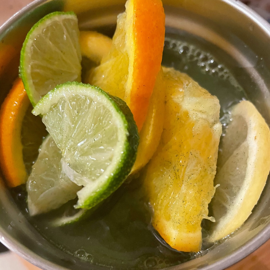 BravenlyGlobal's tweet photo. Lemon, Orange, Lime + Balance 😋🌿🥒🍋 To make this refreshing beverage, all you need is:⁣
.⁣
INGREDIENTS:⁣
Lime Slices
Lemon Slices
Orange Slices
Bravenly Balance
1 -16 oz cup of Water + ice⁣

ENJOY! 😋

https://t.co/Xj6eWQD606 https://t.co/rhZCNU3pnr