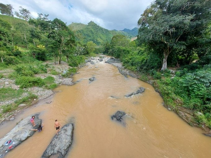 guapinolre's tweet photo. Río San Pedro: Maltratado y contaminado por la minería en Honduras

¿Cuándo aprenderemos que #AguaEsVida? 

¿Cuándo tendrán por fin nuestras autoridades el valor de acabar con la devastación ambiental que están heredando nuestrxs hijxs?

#DiaMundialdelAgua2022 
#GuapinolResiste https://t.co/648xu13zZc