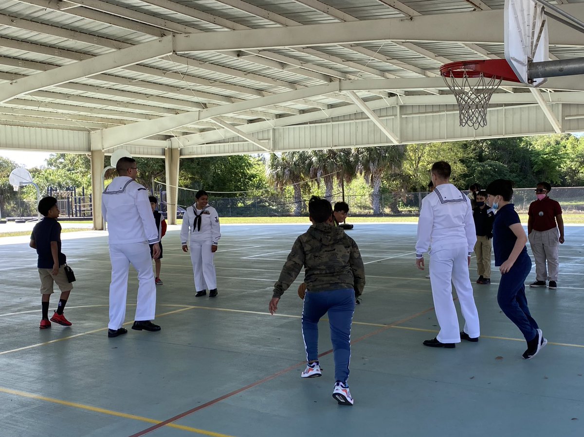 ChristinaCalve's tweet photo. WORK hard, PLAY hard! Thank you so much @DoDstem @TampaBaySTEM @TownCountryES for inspiring our students today and celebrating Navy Week! #RealRoleModels https://t.co/IXPyIf465Q