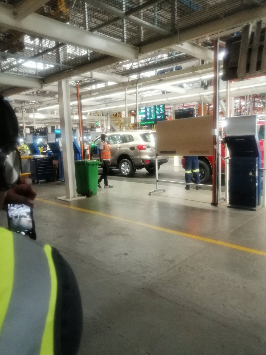 doughZAR's tweet photo. ..having a walk-about at the Ford plant & hq office in silverton today, and getting a sneak preview of the #NextGenRanger & #NextGenEverest...
@FordSouthAfrica
#DippedInBlue
#GoFurther
#tellthemDOZERsentyou https://t.co/OoE8brlIVq