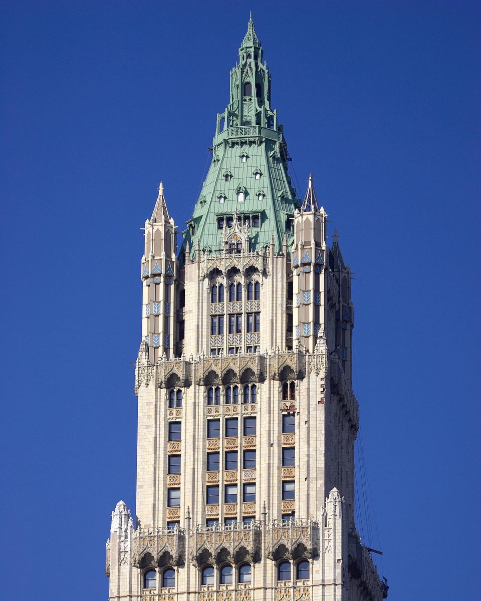 EllimanPM's tweet photo. The Woolworth Building was the tallest building in the world from 1913 until 1930. Today it is home to the Woolworth Tower Residences, 32 luxury Tribeca condos located on the tower’s top 30 floors, managed by Douglas Elliman. #tribeca #woolworthbuilding #landmark #manhattan #nyc https://t.co/rjeNvlmeRm