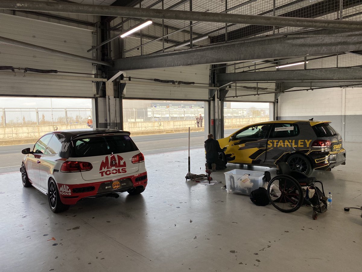 spinal_track's tweet image. Having a brilliant day @SilverstoneUK  for our first day of 2022! #spinaltrack #anythingispossible