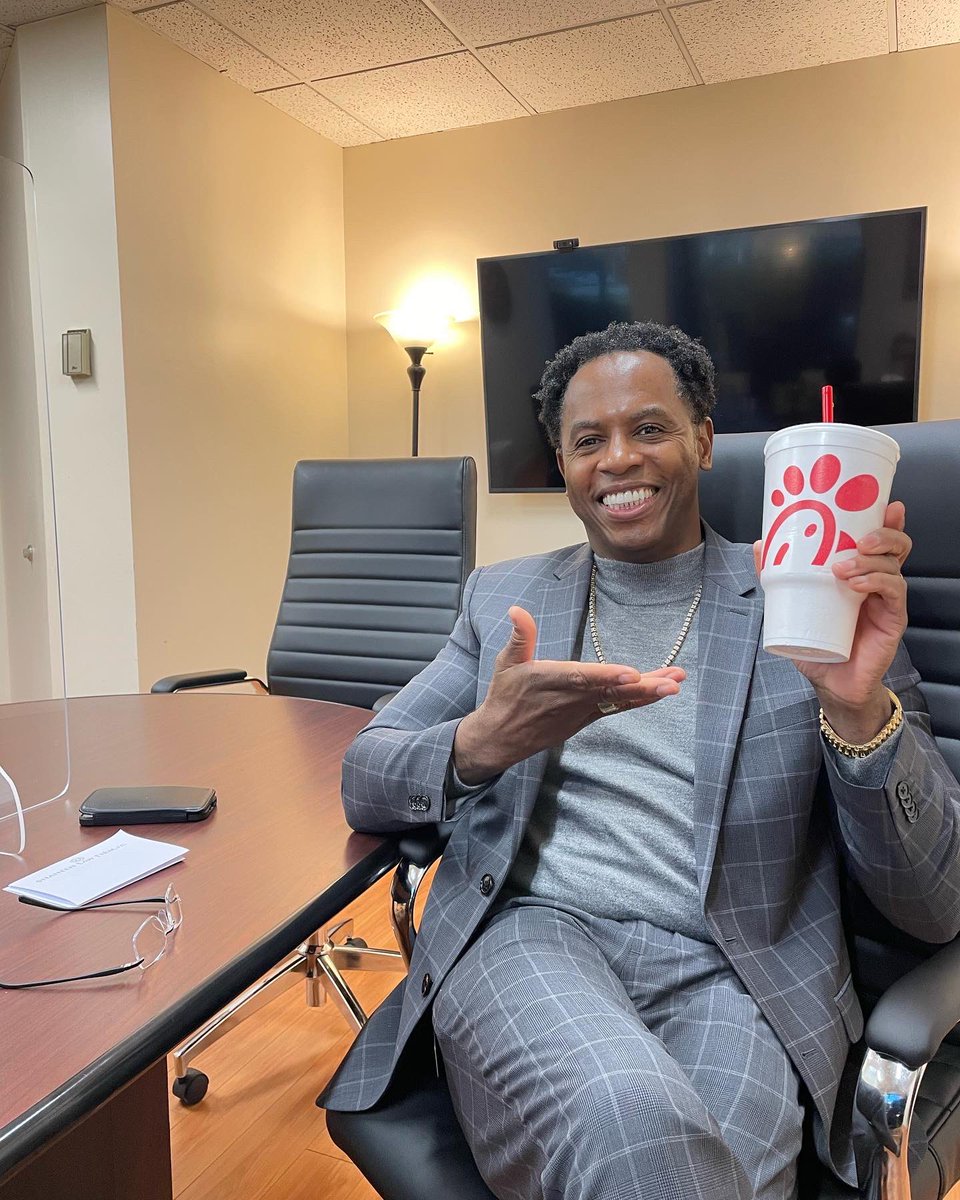 docspeaks's tweet photo. 🥰This is how we celebrate #commercialrealestate closings…. with a #sunjoy 🥤 #littlethings https://t.co/gNucQQhcOd