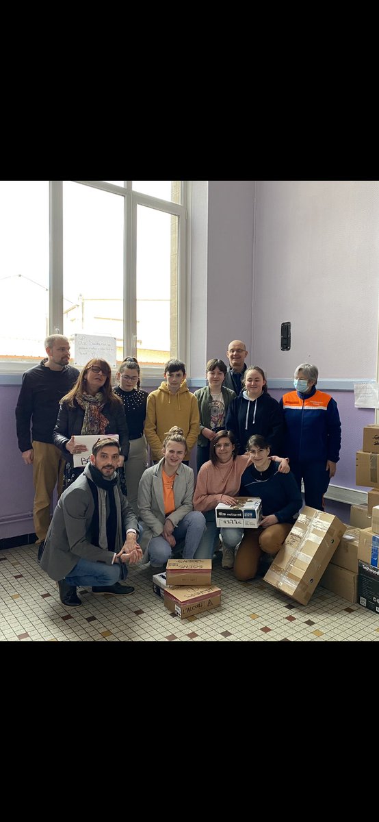 Très belle initiative de plusieurs élèves qui ont organisé une collecte au profit du peuple ukrainien ! Bel engagement citoyen. Et  merci à la protection civile pour leur collaboration