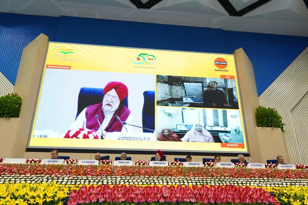 RndIndianoil's tweet photo. IndianOil R&D's another path-breaking innovation - 'Surya Nutan' an affordable, unique, patented solar cook top is launched by Shri Hardeep Singh Puri, Hon'ble Union Minister of Petroleum and Natural Gas.
#50yearsofInnovativeExcellence https://t.co/dpxrTCzoXH