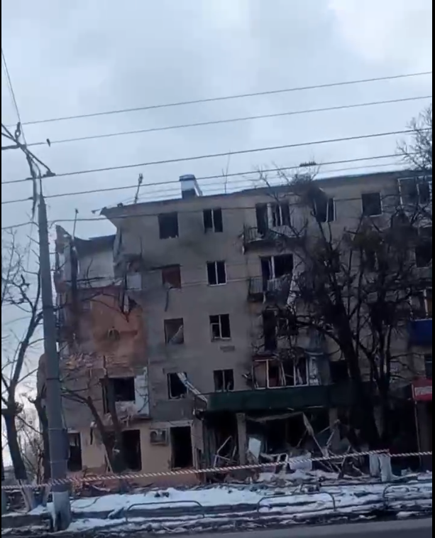 PeaceForUkraine's tweet photo. Kharkiv. 1-Mar-2022. My house was bombed and destroyed by russian aircraft. My apartment was empty. Last time I was there at the end of the January, 2022. Two neighboring apartments were wiped out. I do not know what happened with families who lived there. https://t.co/fKZh6tuFQB
