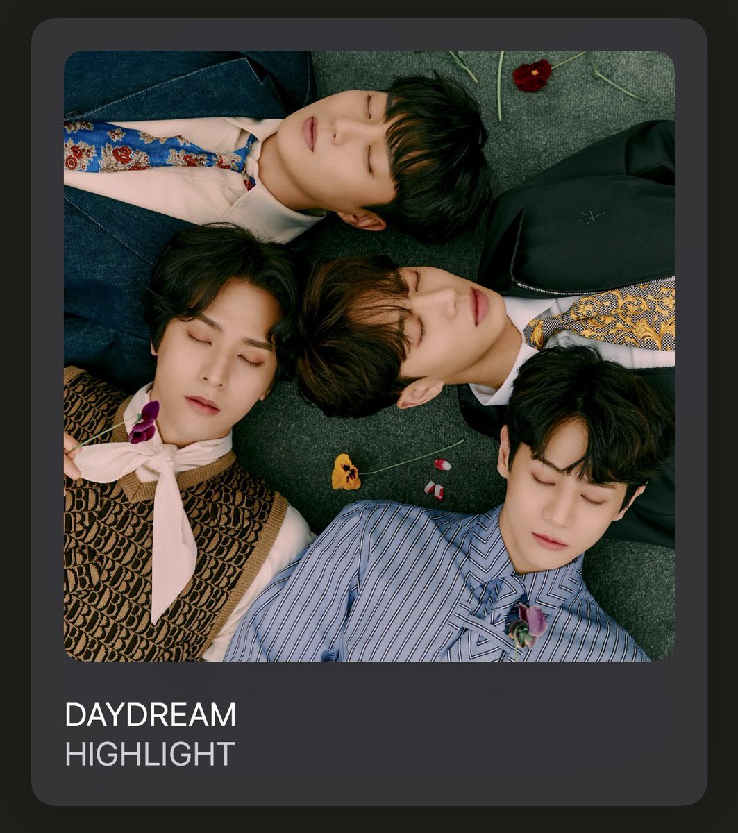 axse7en's tweet photo. 꿈에서 깨도 꿈인 걸⠀⠀⠀⠀⠀
#하이라이트 #HIGHLIGHT
#데이드림 #DAYDREAM https://t.co/FaUnJkaPrp