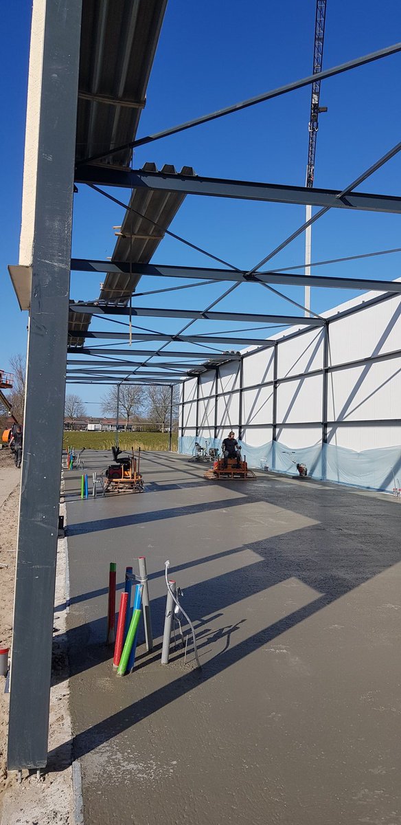 bv_shb's tweet photo. Start 3e fase bouw 27 bedrijfsunits te Dokkum  2e fase alleen voor verhuur ..info van der schaaf Schievink makelaar Kollum https://t.co/rz92cM9MyJ