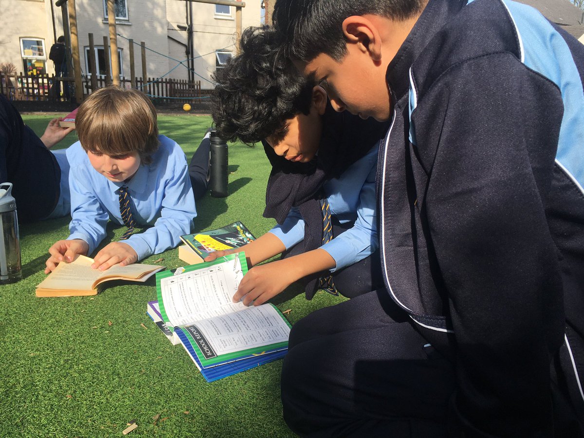 headBHSchool's tweet photo. Year 5 are enjoying reading in the shade following library time. Also a good time for Year 2’s hamster to get some fresh air. #thumbsupsidcup #sidcupmums #chislehurstmums #bexley #sidcup #readingforpleasure #readingisfun https://t.co/l1639foI69
