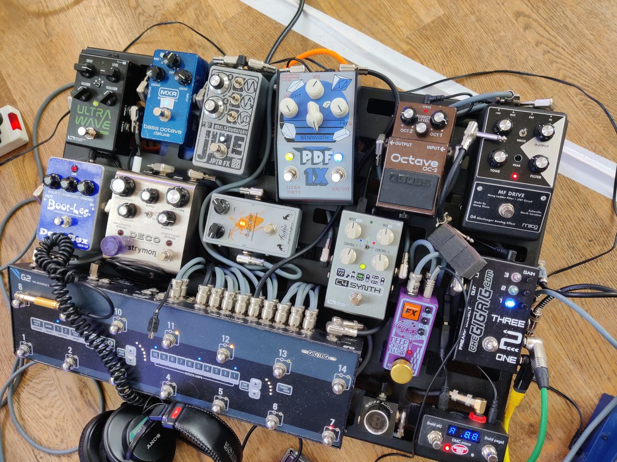 RiddlerMusic's tweet image. A small, but incredibly punchy set-up today at @TheGrandChapel... Funs 😀 #recording #recordingstudio #coles4038 #BallAndBiscuit with @mathectordrums