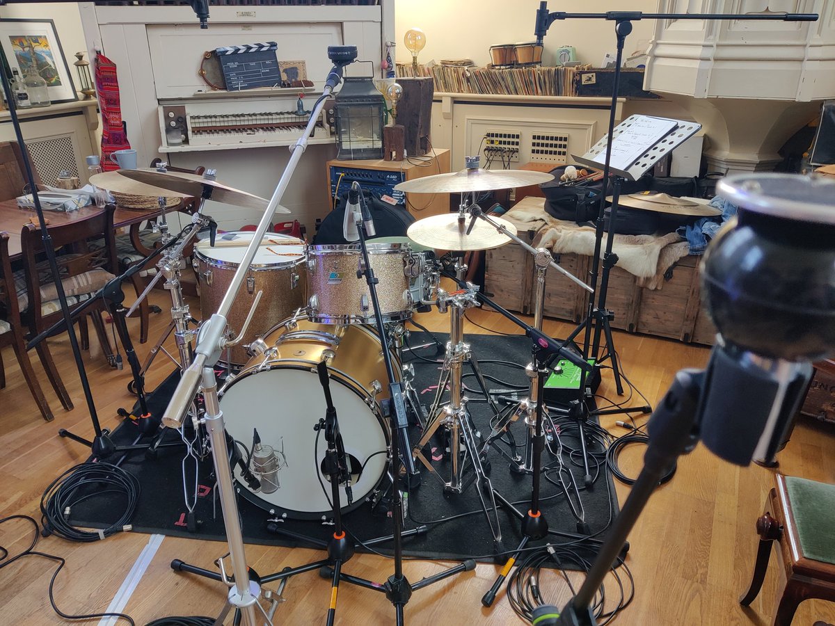 RiddlerMusic's tweet image. A small, but incredibly punchy set-up today at @TheGrandChapel... Funs 😀 #recording #recordingstudio #coles4038 #BallAndBiscuit with @mathectordrums