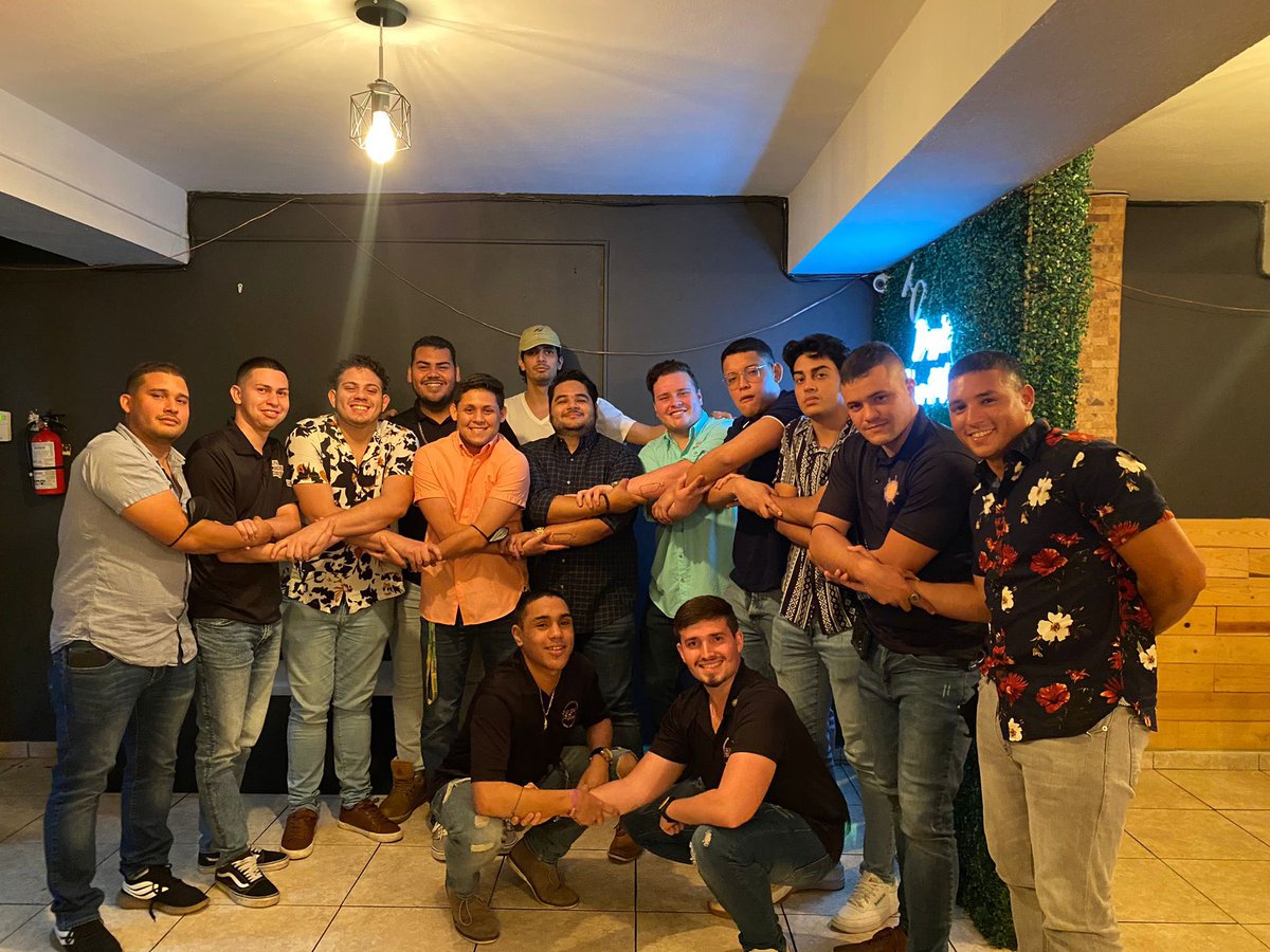 GammaAOE's tweet photo. En la noche de ayer, el Capítulo Gamma llevó a cabo su primer smoker de cara a la próxima iniciación. Agradecemos a todos los fraternos y candidatos que se dieron cita en esta estupenda velada.
¡Fue todo un éxito!
#StriveForGamma
#AntesAhoraYSiempreGamma https://t.co/sHXIW0N4y7