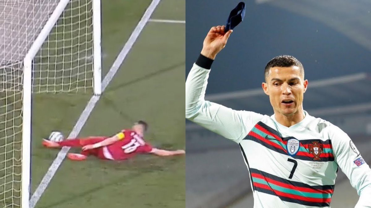 aupsevenn's tweet photo. Agora falando bem sério: Portugal tem muitos desfalques para essa repescagem. Vai ser muito difícil de se classificar. E esse lance vai sempre ser lembrado. Isso foi um roubo. Cristiano Ronaldo pode ficar de fora da sua última Copa do Mundo por causa desse lance. 

Complicado. https://t.co/SXlpa6dnKQ