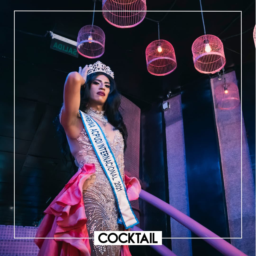 cocktailrevista's tweet photo. En una entrevista con nosotros, Linda Valenzuela Prince nos cuenta los pormenores del recorrido que tuvo que pasar para llegar a portar la banda de Perú en el concurso «Miss Gay, El Concurso».

📌Sigue leyendo: https://t.co/0NjuBmniFr

#Concurso #MissGay #Diversxs https://t.co/Xzesp7YgSh