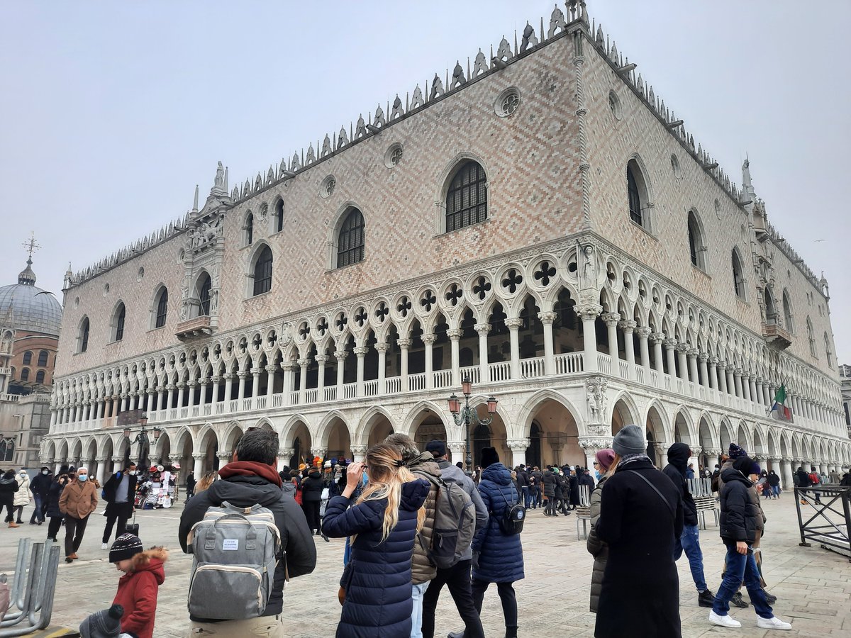 VIT_italy's tweet photo. 無料オンラインツアーの御案内です。3月29日の日本時間20時から30分間、ベネチアのサンマルコ広場から生中継です。Facebook Live を利用します。無料ですからお気軽にどうぞ。
https://t.co/DQs0LRFly5 https://t.co/Eh2CNCVC1n