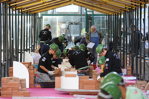 Formedil's tweet photo. Torna #Ediltrophy 🏆🥇, a breve le selezioni regionali. Il 22 ottobre al Saie di Bologna la finale nazionale. 👷♀️👷
#lavorarebenelavorareinsicurezza
Seguici per rimanere aggiornato
Vai all'articolo
https://t.co/g9nWys9ZvF https://t.co/XnreC2Ir9Q