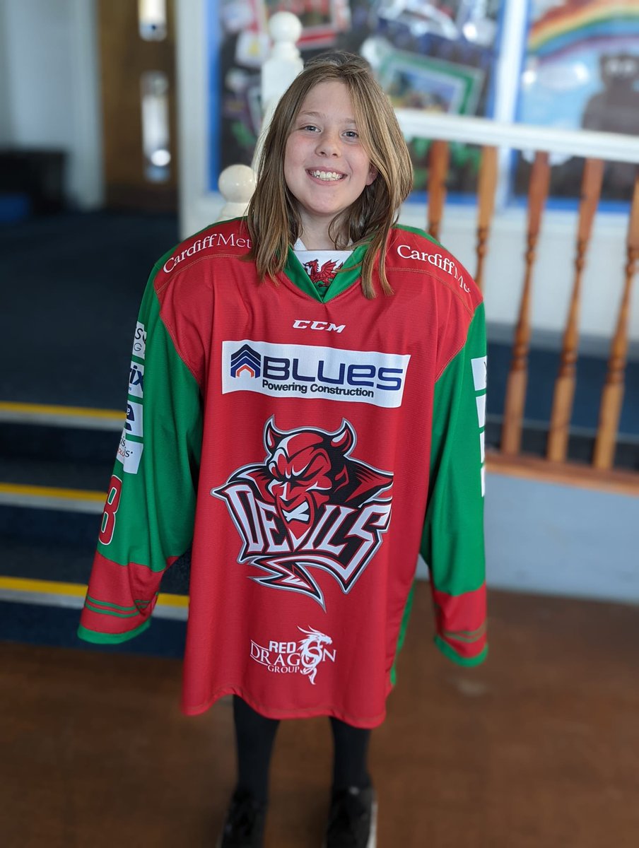 YGCwmbran's tweet photo. #DosbGarethEdwards #DosbSaundersLewis Diolch yn fawr i @cardiffdevils a @wethinkair am y gweithdy heddiw. Prynhawn hyfryd! / Thank you so much to some of the players at @cardiffdevils and @wethinkair for the workshop today. A lovely afternoon! #Stemygc #Gwyddygc https://t.co/MTNJbGcziK